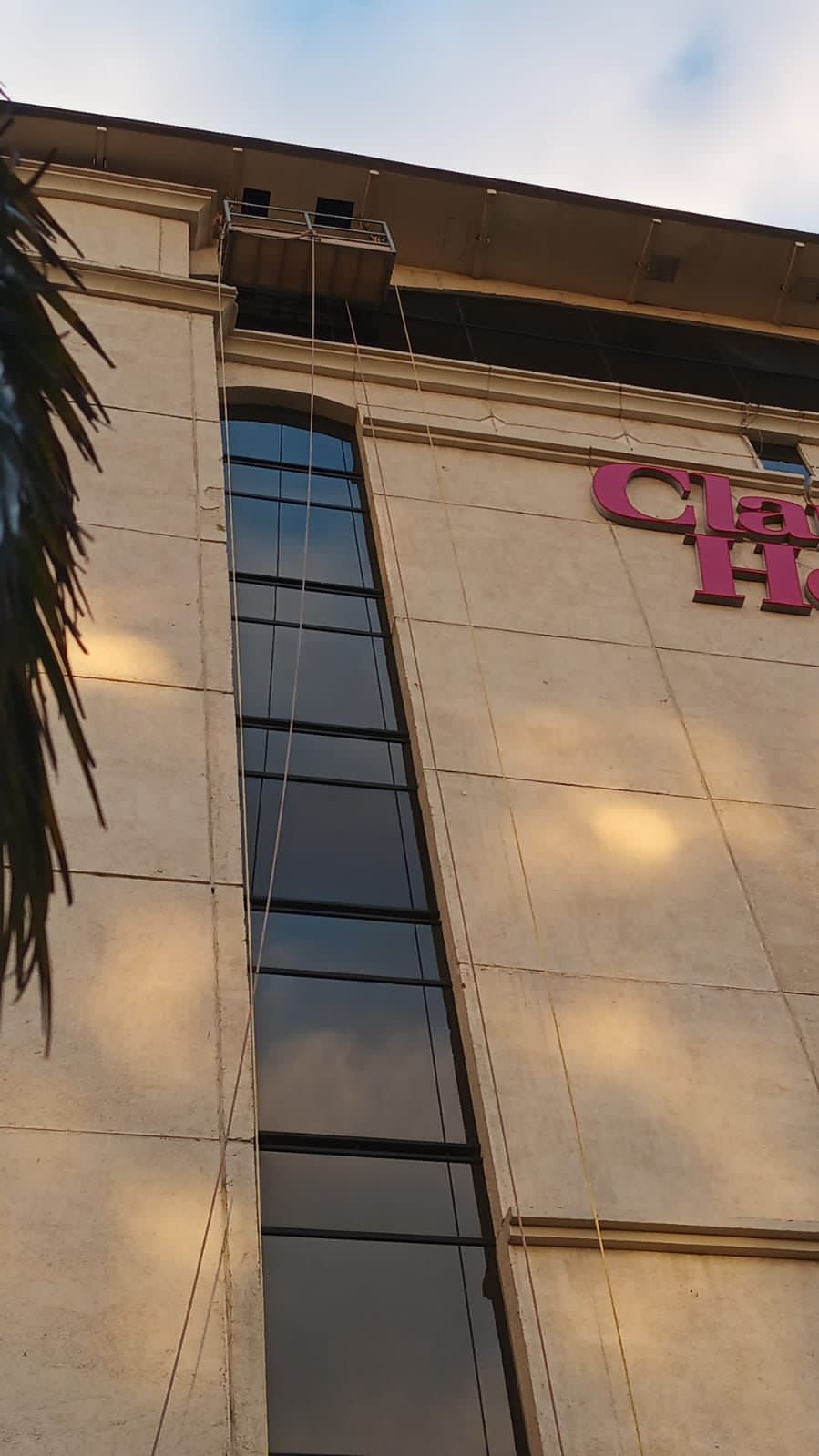 Hotel Clarion pintura